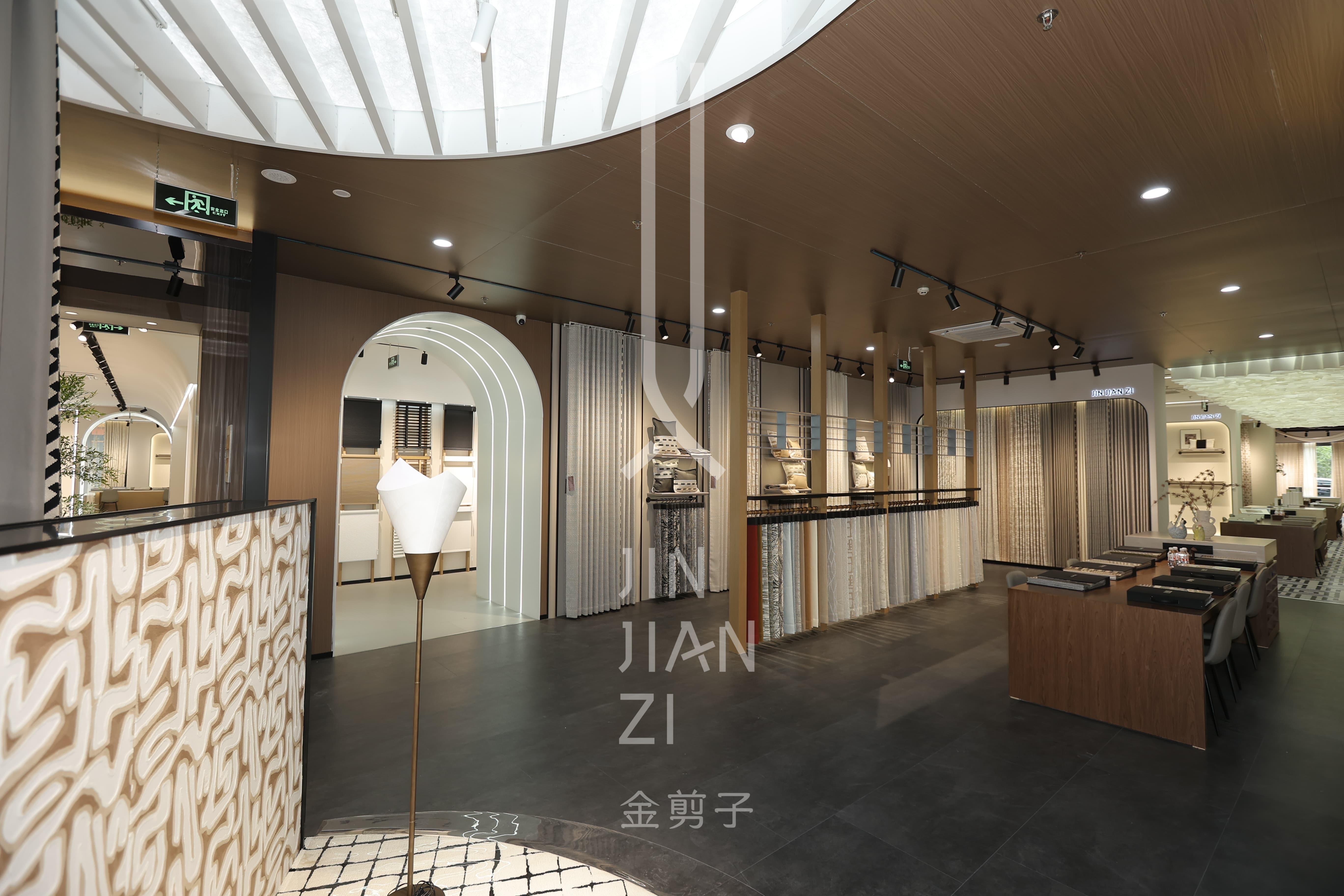 上海买窗帘杆和轨道去哪里比较划算